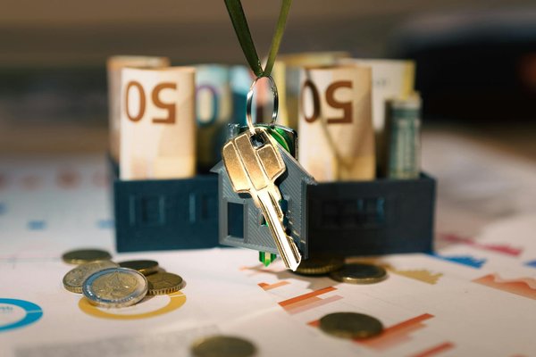 How is the UK's Automotive Industry Adapting to Environmental Challenges?